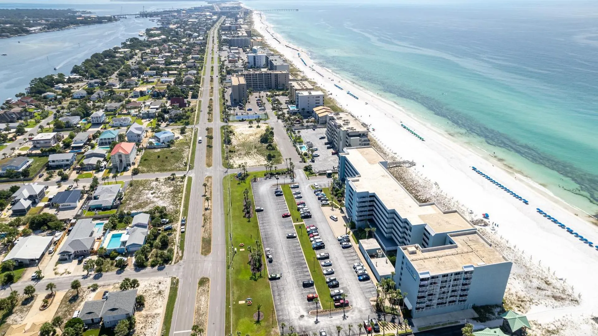 Apartment Sandprints A8- By Holiday Isle Properties Destin
