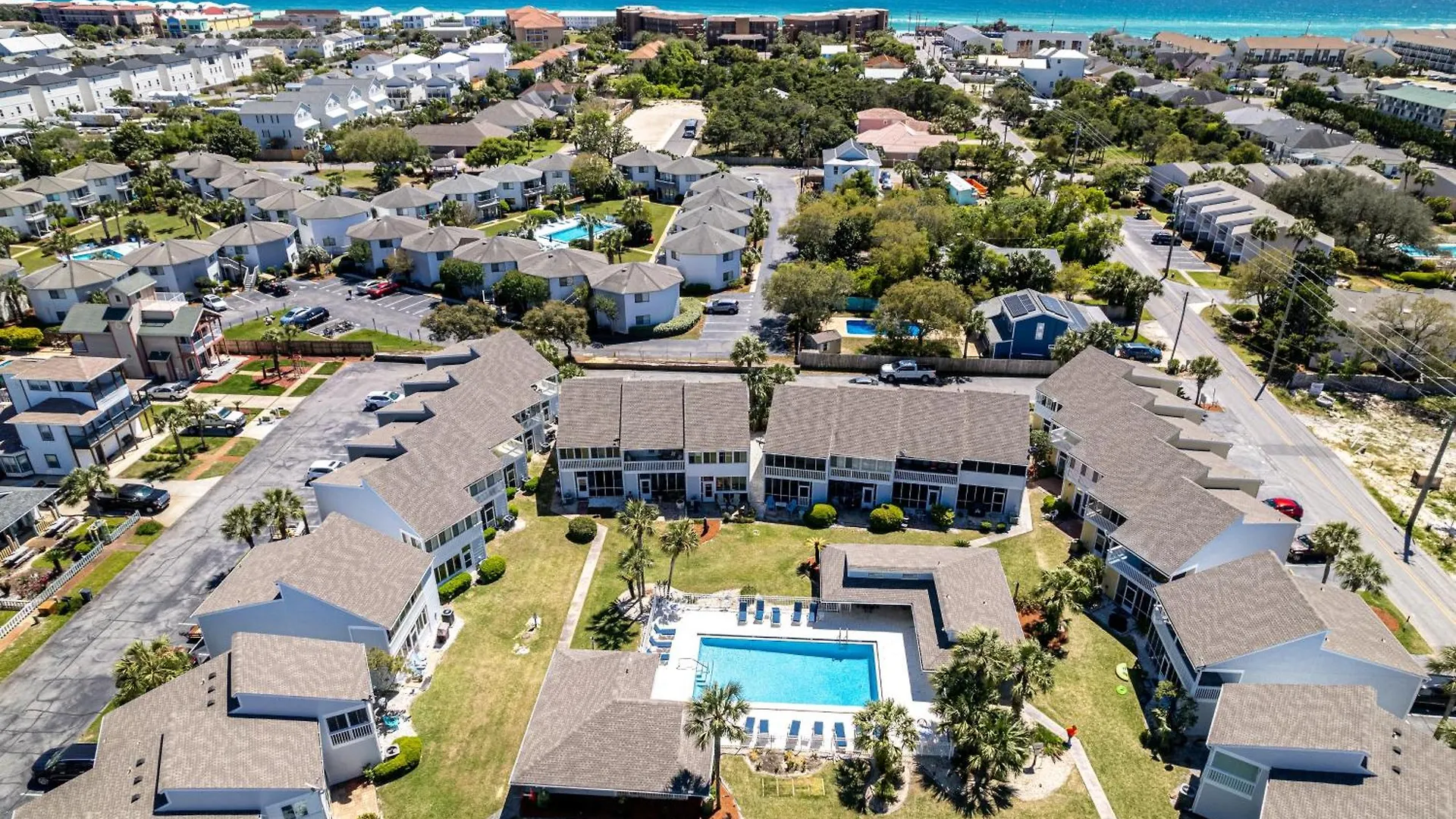 Apartment Sandprints A8- By Holiday Isle Properties Destin United States